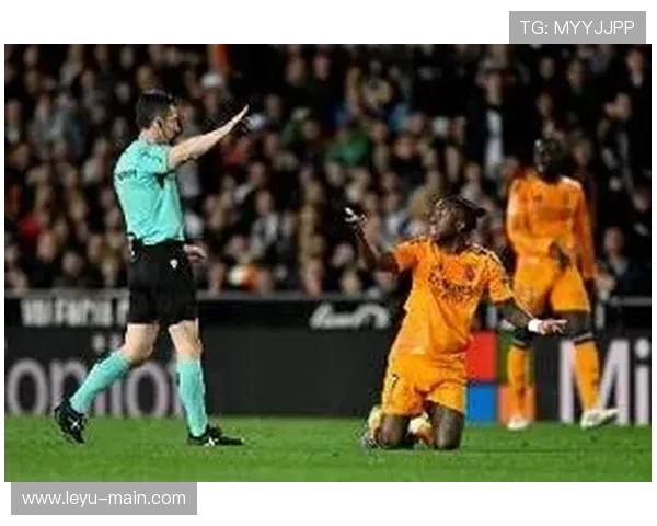 裁判索托-格拉多执哨巴萨客场比赛，历史战绩引发球迷关注